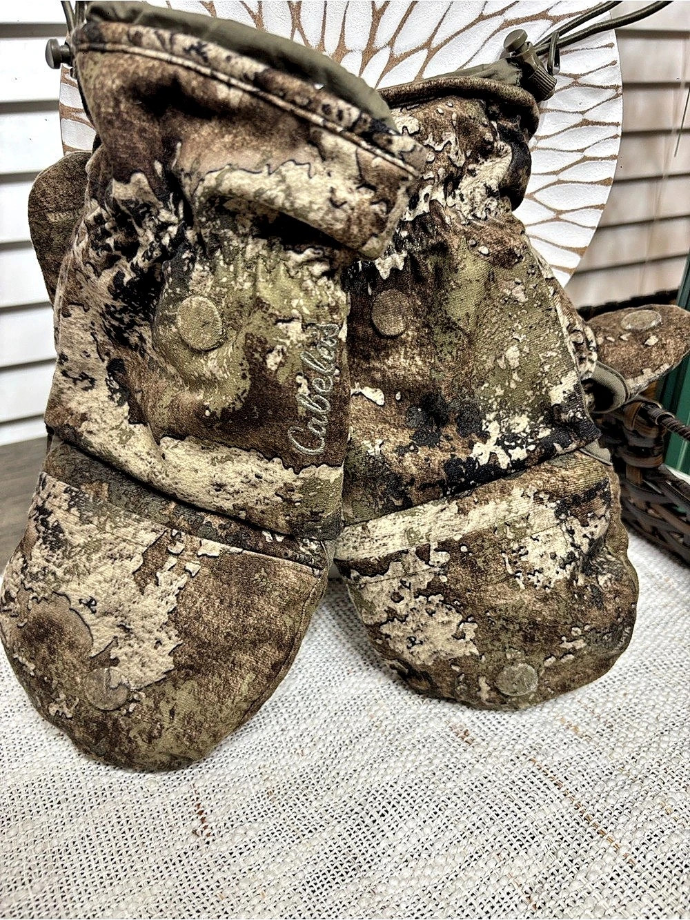 Camouflage cabelas gloves